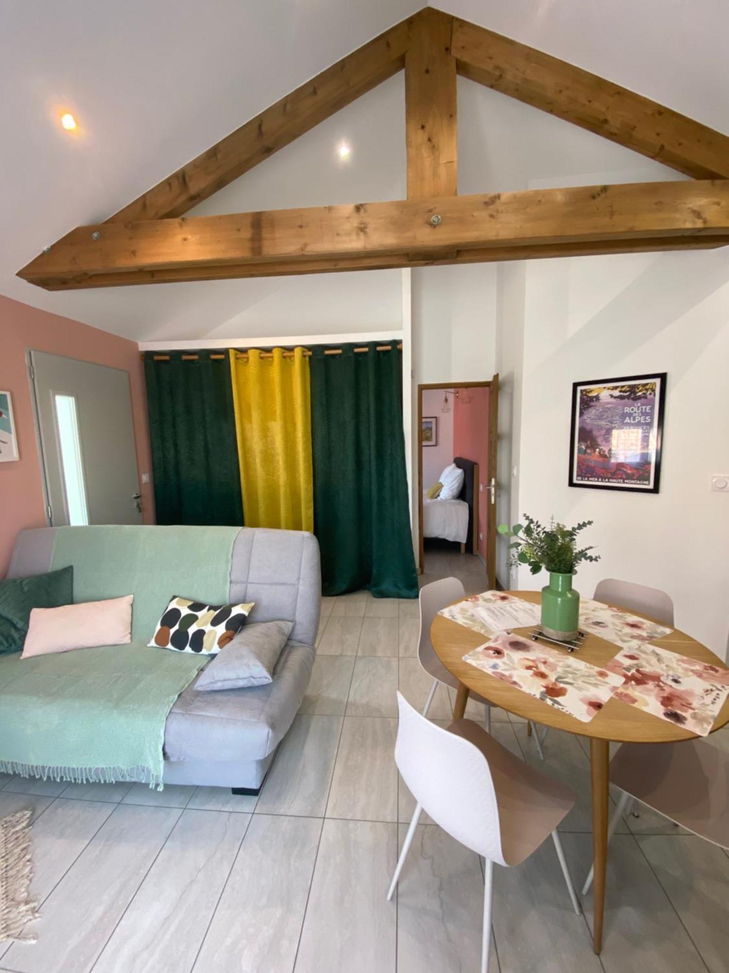 Appartement 2 à 4 personnes, Une Pause au Vert Chateauvieux (Hautes-Alpes) Exterior foto